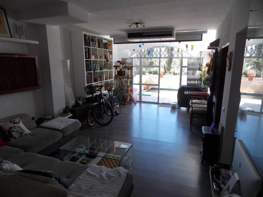 Spacious 2 Bedroom W/ Own Pool 5 Minutes Walk To Beach Кампоамор Екстериор снимка